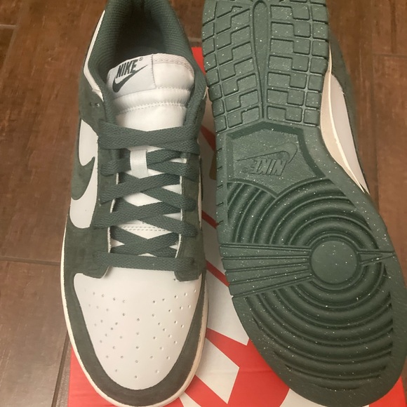 Women’s Nike Dunk Low. Brand new never worn dead stock. Women’s size 8 - Picture 3 of 4